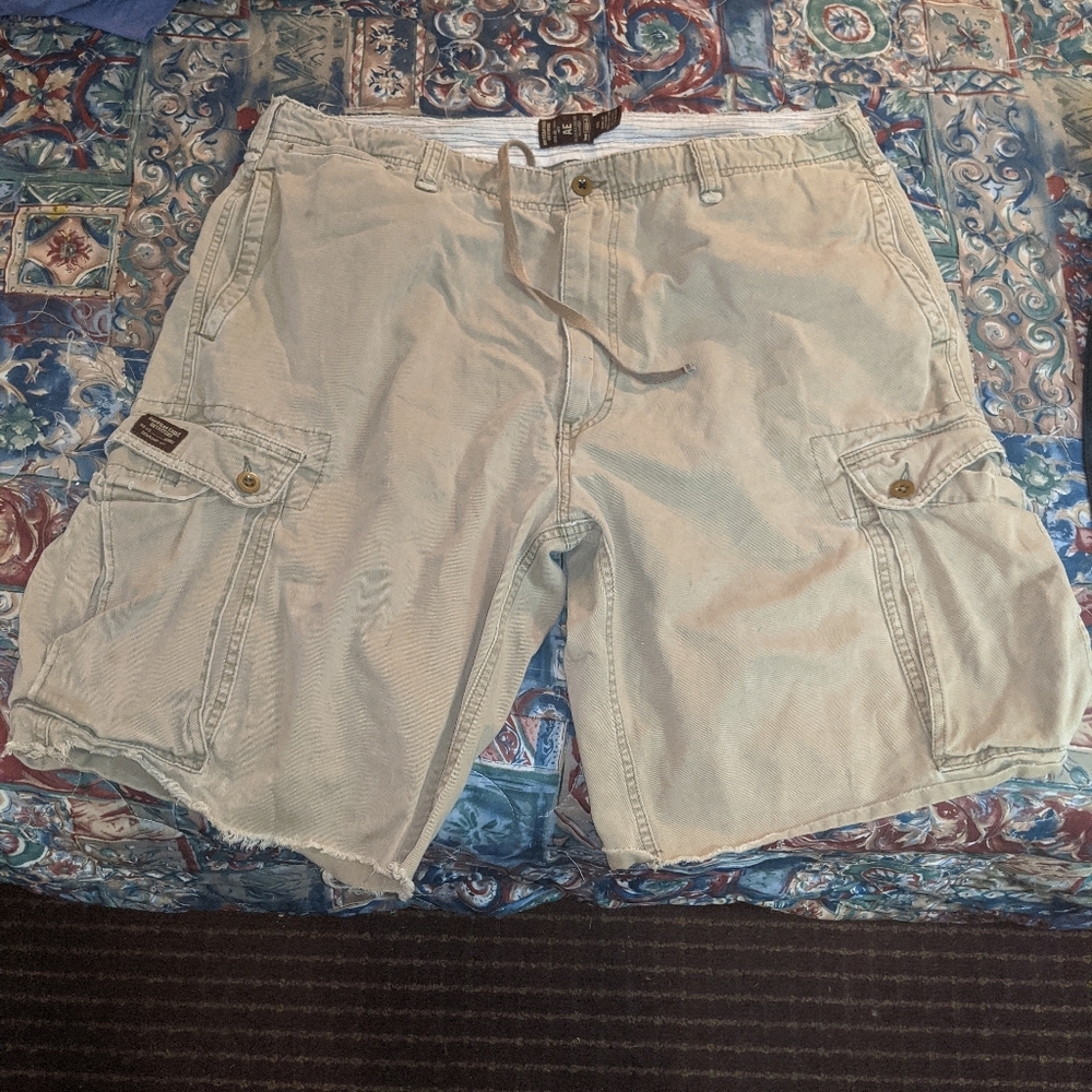 *MEN'S* American Eagle shorts